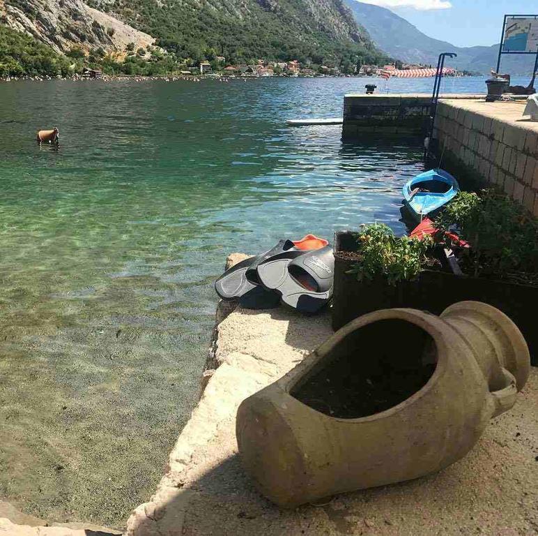 Apartment Lukiduki At The Beach - Котор Екстериор снимка